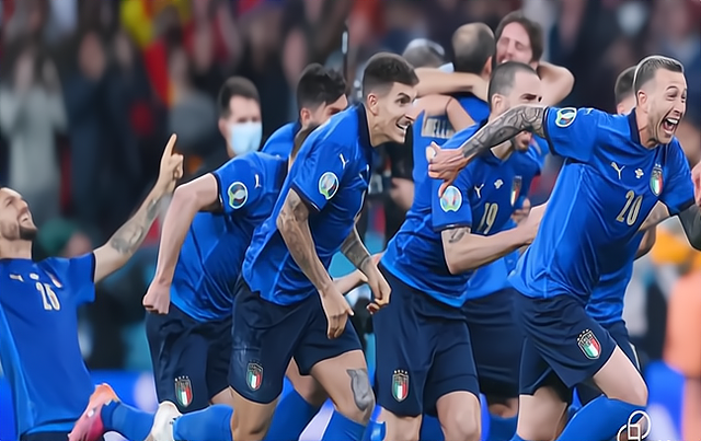 匈牙利队在比赛中勇敢抗衡，晋级小组