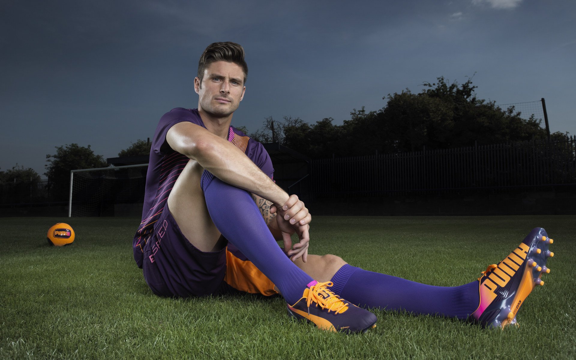 乌拉圭力克中国，苏亚雷斯扛起全队，老将的最后一舞与足球的传承